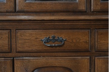 中古　横浜クラシック家具　ノックオンウッド(knockonwood)　Hand Made　コロニアルシリーズ(Colonial Series)　収納力抜群のカップボード　定価約110万円　(R-091112)