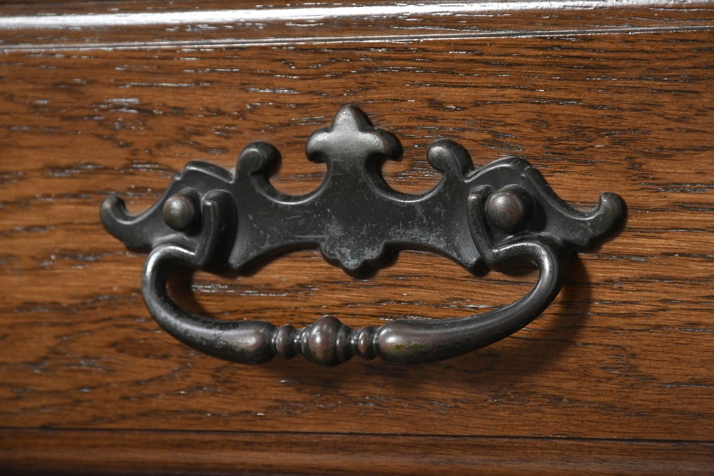 中古　横浜クラシック家具　ノックオンウッド(knockonwood)　Hand Made　コロニアルシリーズ(Colonial Series)　収納力抜群のカップボード　定価約110万円　(R-091112)