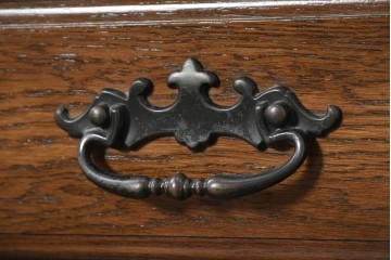 中古　横浜クラシック家具　ノックオンウッド(knockonwood)　Hand Made　コロニアルシリーズ(Colonial Series)　収納力抜群のカップボード　定価約110万円　(R-091112)