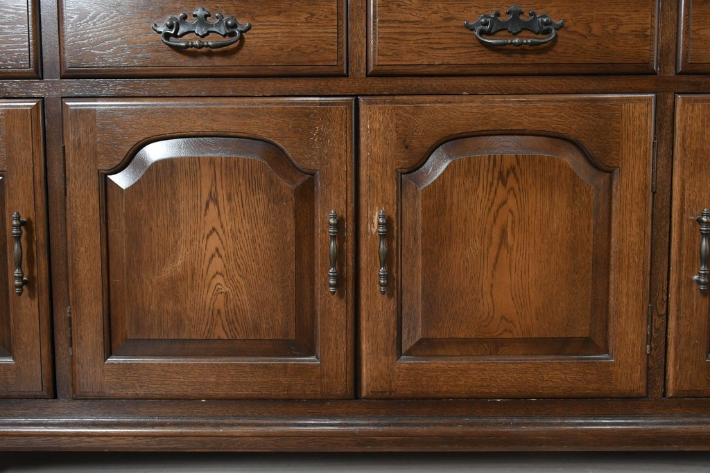 中古　横浜クラシック家具　ノックオンウッド(knockonwood)　Hand Made　コロニアルシリーズ(Colonial Series)　収納力抜群のカップボード　定価約110万円　(R-091112)