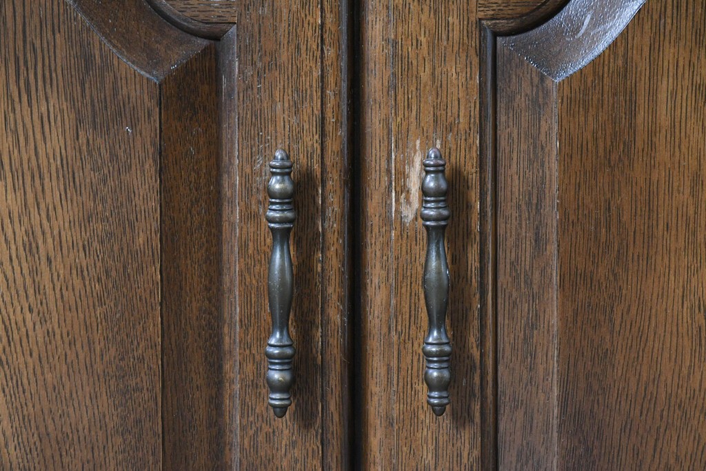 中古　横浜クラシック家具　ノックオンウッド(knockonwood)　Hand Made　コロニアルシリーズ(Colonial Series)　収納力抜群のカップボード　定価約110万円　(R-091112)