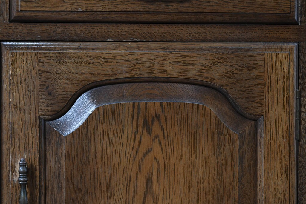 中古　横浜クラシック家具　ノックオンウッド(knockonwood)　Hand Made　コロニアルシリーズ(Colonial Series)　収納力抜群のカップボード　定価約110万円　(R-091112)