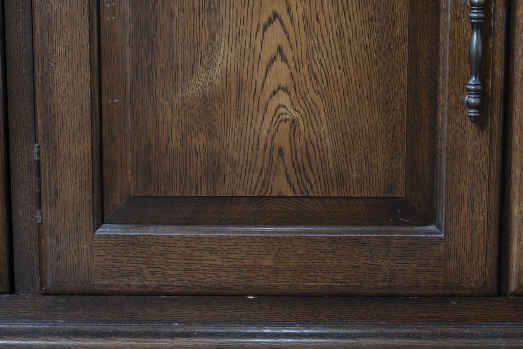中古　横浜クラシック家具　ノックオンウッド(knockonwood)　Hand Made　コロニアルシリーズ(Colonial Series)　収納力抜群のカップボード　定価約110万円　(R-091112)