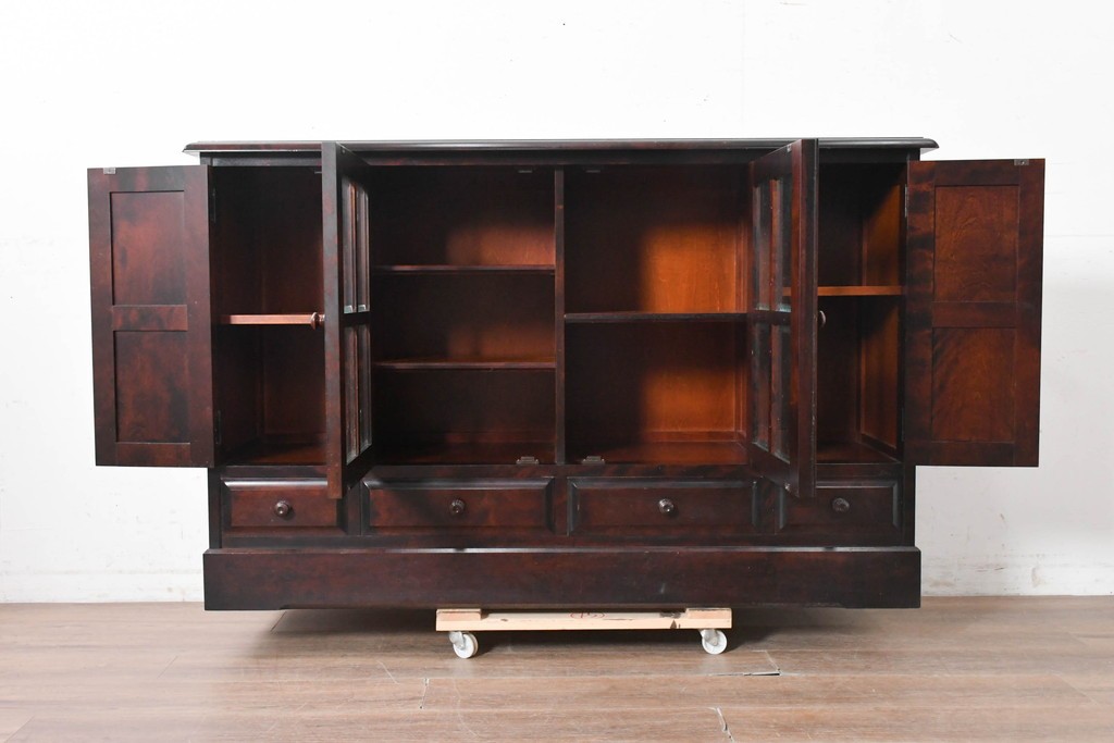 中古　希少な廃番品　北海道民芸家具　ガラス扉と板扉を備えたサイドボード　(R-091113)