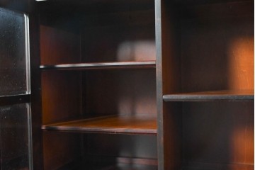 中古　希少な廃番品　北海道民芸家具　ガラス扉と板扉を備えたサイドボード　(R-091113)