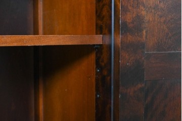 中古　希少な廃番品　北海道民芸家具　ガラス扉と板扉を備えたサイドボード　(R-091113)