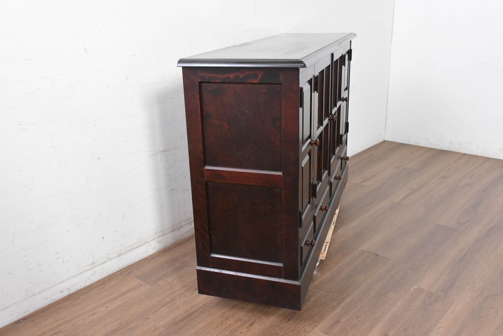 中古　希少な廃番品　北海道民芸家具　ガラス扉と板扉を備えたサイドボード　(R-091113)