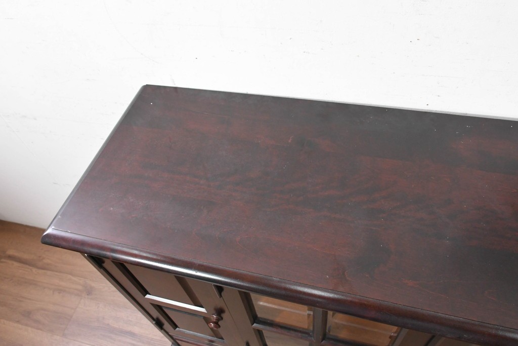 中古　希少な廃番品　北海道民芸家具　ガラス扉と板扉を備えたサイドボード　(R-091113)