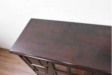 中古　希少な廃番品　北海道民芸家具　ガラス扉と板扉を備えたサイドボード　(R-091113)
