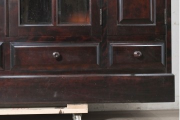 中古　希少な廃番品　北海道民芸家具　ガラス扉と板扉を備えたサイドボード　(R-091113)
