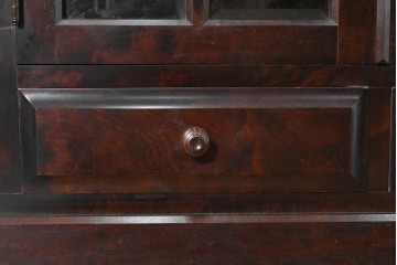 中古　希少な廃番品　北海道民芸家具　ガラス扉と板扉を備えたサイドボード　(R-091113)