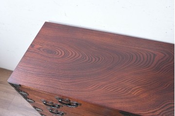 中古　美品　特注品　岩谷堂箪笥　杢目と重厚な飾り金具が映える衣装箪笥　(R-091115)