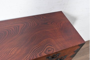 中古　美品　特注品　岩谷堂箪笥　杢目と重厚な飾り金具が映える衣装箪笥　(R-091115)