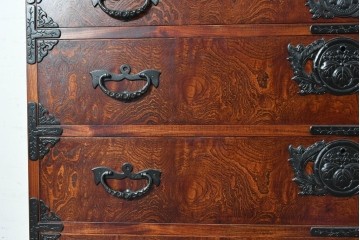 中古　美品　特注品　岩谷堂箪笥　杢目と重厚な飾り金具が映える衣装箪笥　(R-091115)