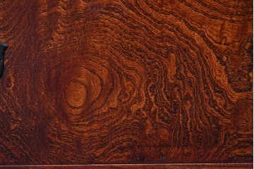 中古　美品　特注品　岩谷堂箪笥　杢目と重厚な飾り金具が映える衣装箪笥　(R-091115)