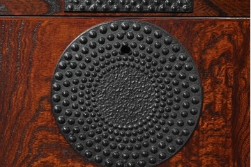 中古　美品　岩谷堂箪笥　雫月(しずく)3号　人気のあられ金具が映える整理箪笥　(R-091116)