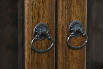 中古　横浜クラシック家具　ノックオンウッド(knockonwood)　オーク材　端正な佇まいのブックケース　(R-091118)