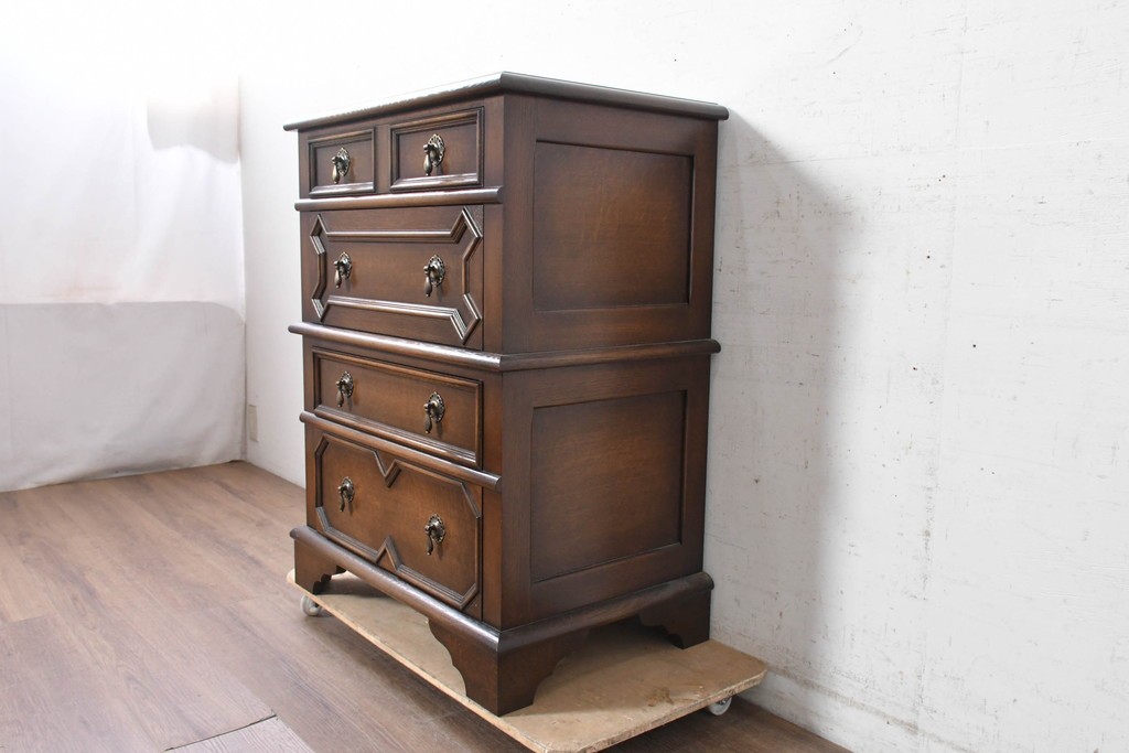 中古　横浜クラシック家具　ノックオンウッド(knockonwood)　凝ったデザインのジャコビアンチェスト　(R-091119)