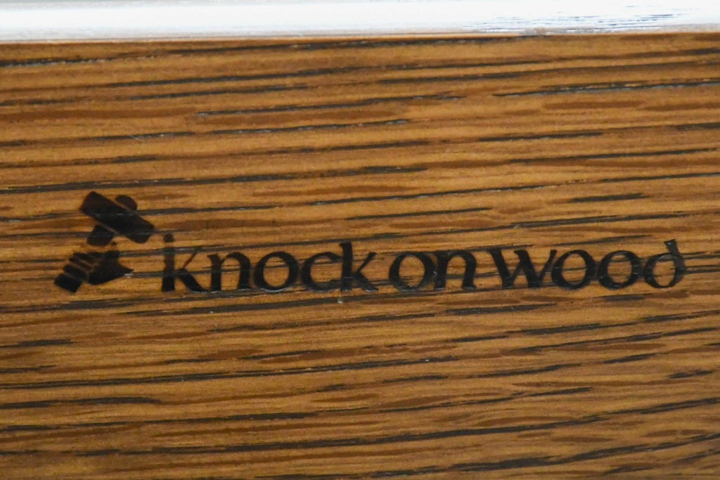 中古　横浜クラシック家具　ノックオンウッド(knockonwood)　凝ったデザインのジャコビアンチェスト　(R-091119)