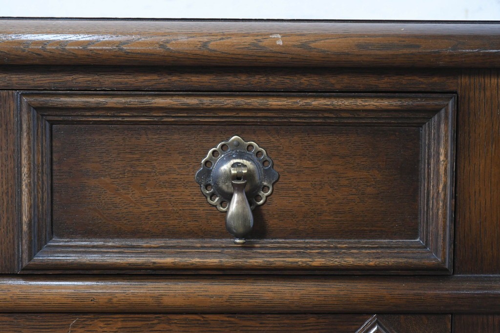 中古　横浜クラシック家具　ノックオンウッド(knockonwood)　凝ったデザインのジャコビアンチェスト　(R-091119)