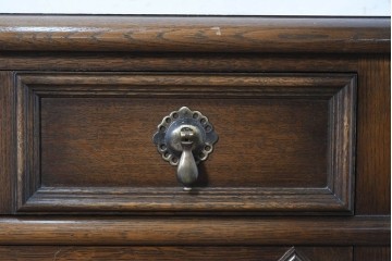 中古　横浜クラシック家具　ノックオンウッド(knockonwood)　凝ったデザインのジャコビアンチェスト　(R-091119)