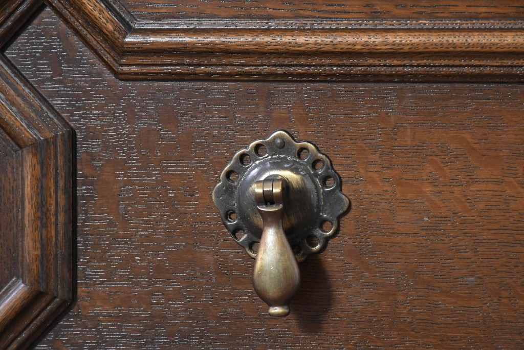 中古　横浜クラシック家具　ノックオンウッド(knockonwood)　凝ったデザインのジャコビアンチェスト　(R-091119)