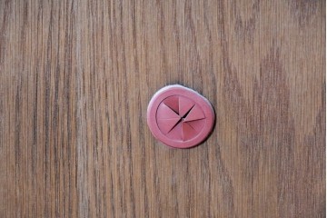 中古　旭川家具　加藤木工　Brooks(ブルックス)　ナラ材　木目豊かな扉と引き出しを備えたライティングビューロー　定価約30万円　(R-091120)