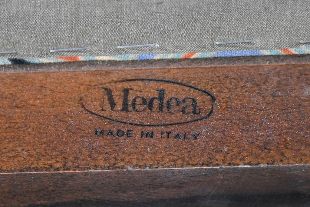 中古　イタリア製　高級ブランド家具　メデア(Medea)　植物を思わせる曲線装飾が映える2人掛けベンチ　(R-091124)