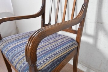 中古　美品　旭川家具　加藤木工　Brooks(ブルックス)　ナラ材　ブルーストライプの座面がおしゃれなアームチェア　(R-091126)