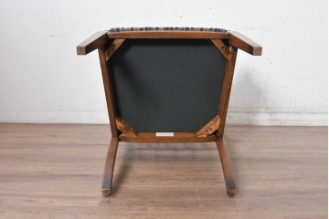 中古　美品　旭川家具　加藤木工　Brooks(ブルックス)　ナラ材　ブルーストライプの座面がおしゃれなアームチェア　(R-091126)