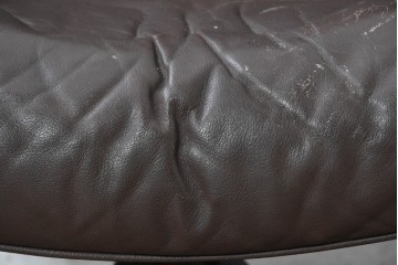 スウェーデンヴィンテージ　1980年頃　Soderbergs(ソーダバーグ)　本革　リクライニングチェアとオットマンのセット　※傷み有り　(R-091127)