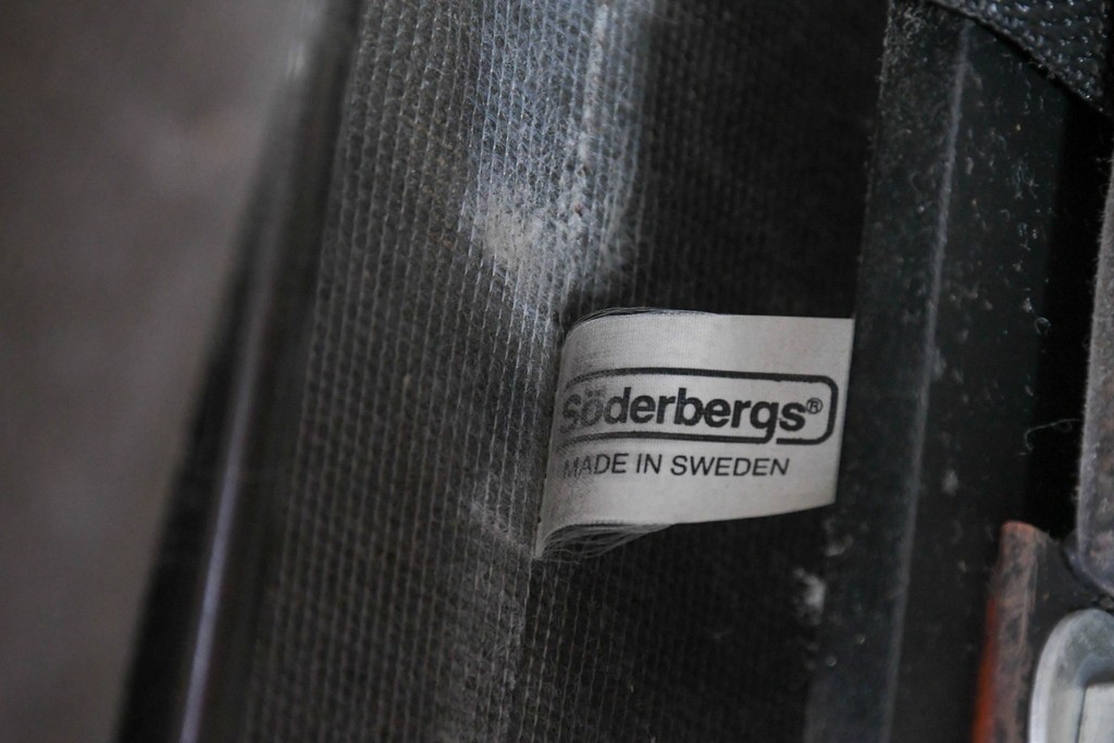 スウェーデンヴィンテージ　1980年頃　Soderbergs(ソーダバーグ)　本革　リクライニングチェアとオットマンのセット　※傷み有り　(R-091127)
