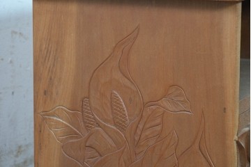和製ヴィンテージ　日光彫り　水芭蕉の立体的な彫りが上品な小引き出し　(R-091128)