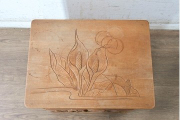 和製ヴィンテージ　日光彫り　水芭蕉の立体的な彫りが上品な小引き出し　(R-091128)