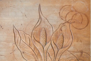 和製ヴィンテージ　日光彫り　水芭蕉の立体的な彫りが上品な小引き出し　(R-091128)