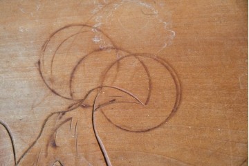 和製ヴィンテージ　日光彫り　水芭蕉の立体的な彫りが上品な小引き出し　(R-091128)