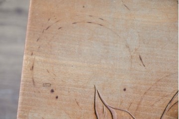 和製ヴィンテージ　日光彫り　水芭蕉の立体的な彫りが上品な小引き出し　(R-091128)