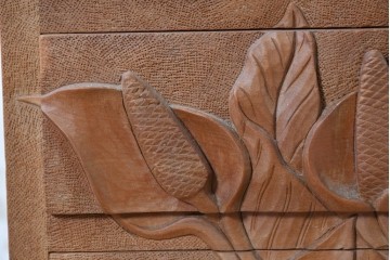 和製ヴィンテージ　日光彫り　水芭蕉の立体的な彫りが上品な小引き出し　(R-091128)