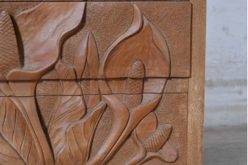 和製ヴィンテージ　日光彫り　水芭蕉の立体的な彫りが上品な小引き出し　(R-091128)