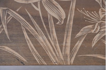 和製ヴィンテージ　日光彫り　4種の草花彫刻が広がるレトロなマガジンラック　(R-091129)