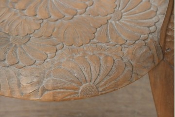 和製ヴィンテージ　日光彫り　花々を敷き詰めたような意匠が美しい花台と皿のセット　(R-091133)