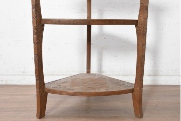 和製ヴィンテージ　日光彫り　花々の彫りが一面に広がる3段コーナーラック　(R-091134)
