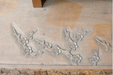 和製ヴィンテージ　日光彫り　多彩な草花の彫りを贅沢に楽しめる鏡台　(R-091136)