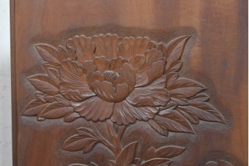 和製ヴィンテージ　日光彫り　梅の花と枝を大胆に描いたサイドチェスト　(R-091137)