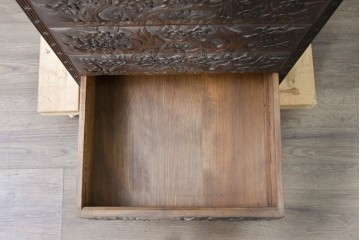 和製ヴィンテージ　日光彫り　梅の花と枝を大胆に描いたサイドチェスト　(R-091137)