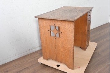 和製アンティーク　昭和初期から昭和中期　特注　逸品　職人手作り工芸家具　タモ材　玉杢　玉杢が美しい8杯の引き出しを備えた片袖机　(R-091138)