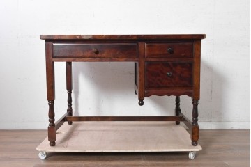 中古　国産職人手作り　樺(カバ)材　挽物脚が可愛らしい片袖机　(R-091139)