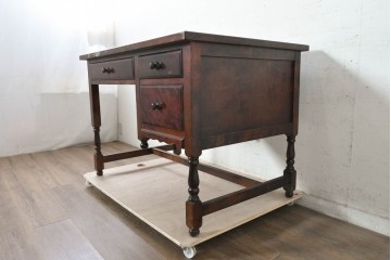 中古　国産職人手作り　樺(カバ)材　挽物脚が可愛らしい片袖机　(R-091139)