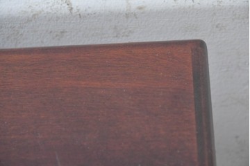 中古　国産職人手作り　樺(カバ)材　挽物脚が可愛らしい片袖机　(R-091139)