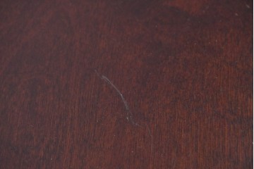 中古　国産職人手作り　樺(カバ)材　挽物脚が可愛らしい片袖机　(R-091139)